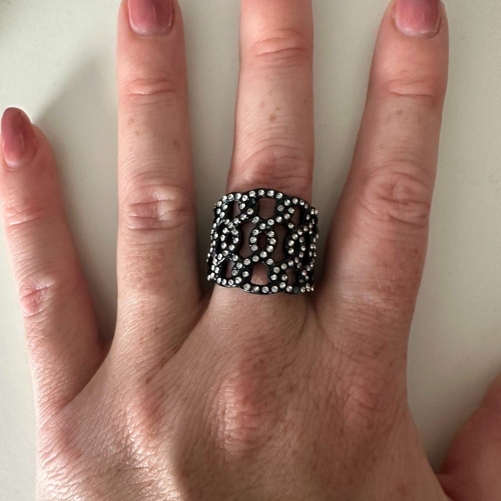 Lovisa (Singapore) - Black Diamond Weave Design Ring Fashion Ring Medium / Large